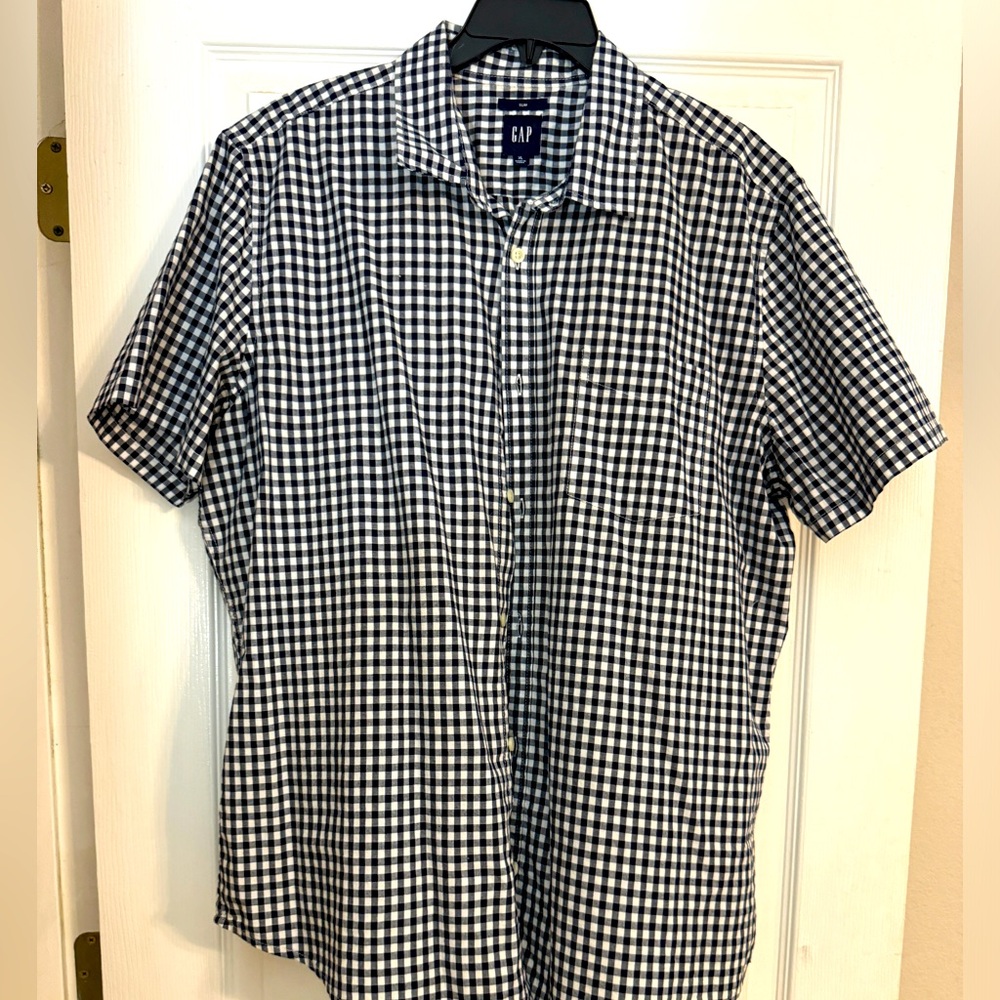 Gap button up